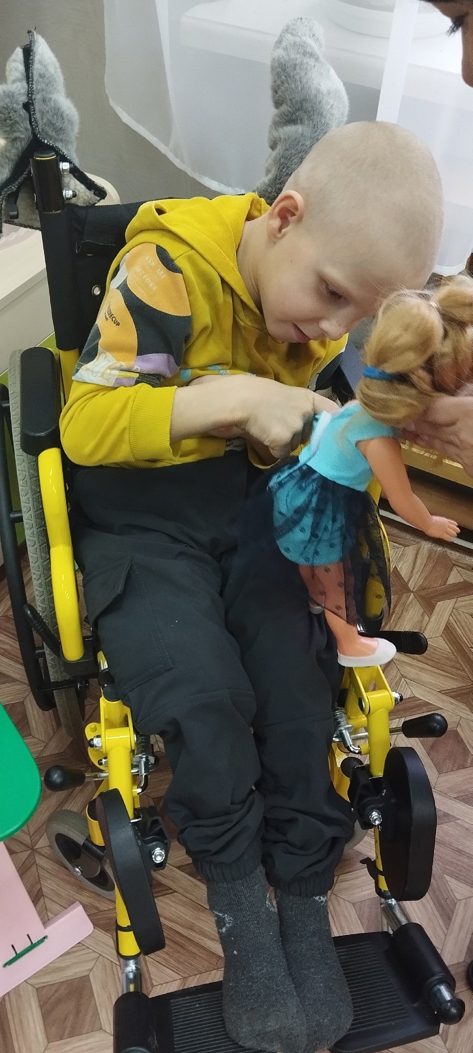 В службе реабилитации продолжаются индивидуальные занятия с детьми инвалидами.