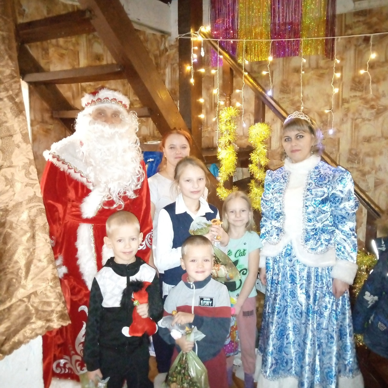 Главные новогодние герои Полицейский Дед Мороз и Снегурочка поздравили детей с Новым годом! 