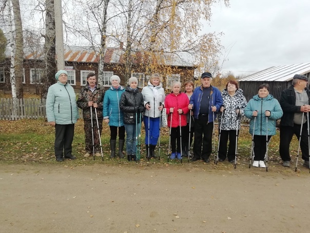 На территории Верховажского района возобновились обучающие занятия по скандинавской ходьбе.