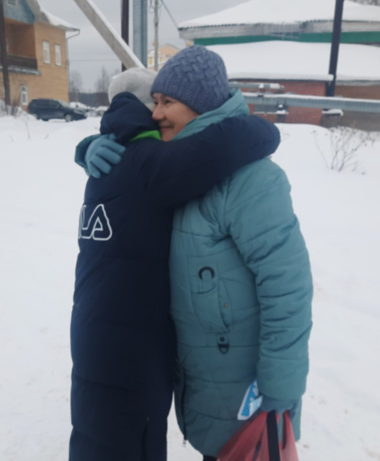 ОТ ОБЪЯТИЙ СТАНЕТ ВСЕМ ТЕПЛЕЙ ????