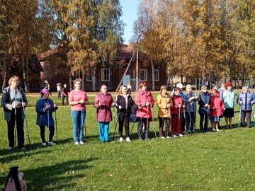 Занятие по скандинавской ходьбе