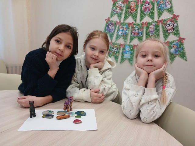 Морские сокровища в руках детей