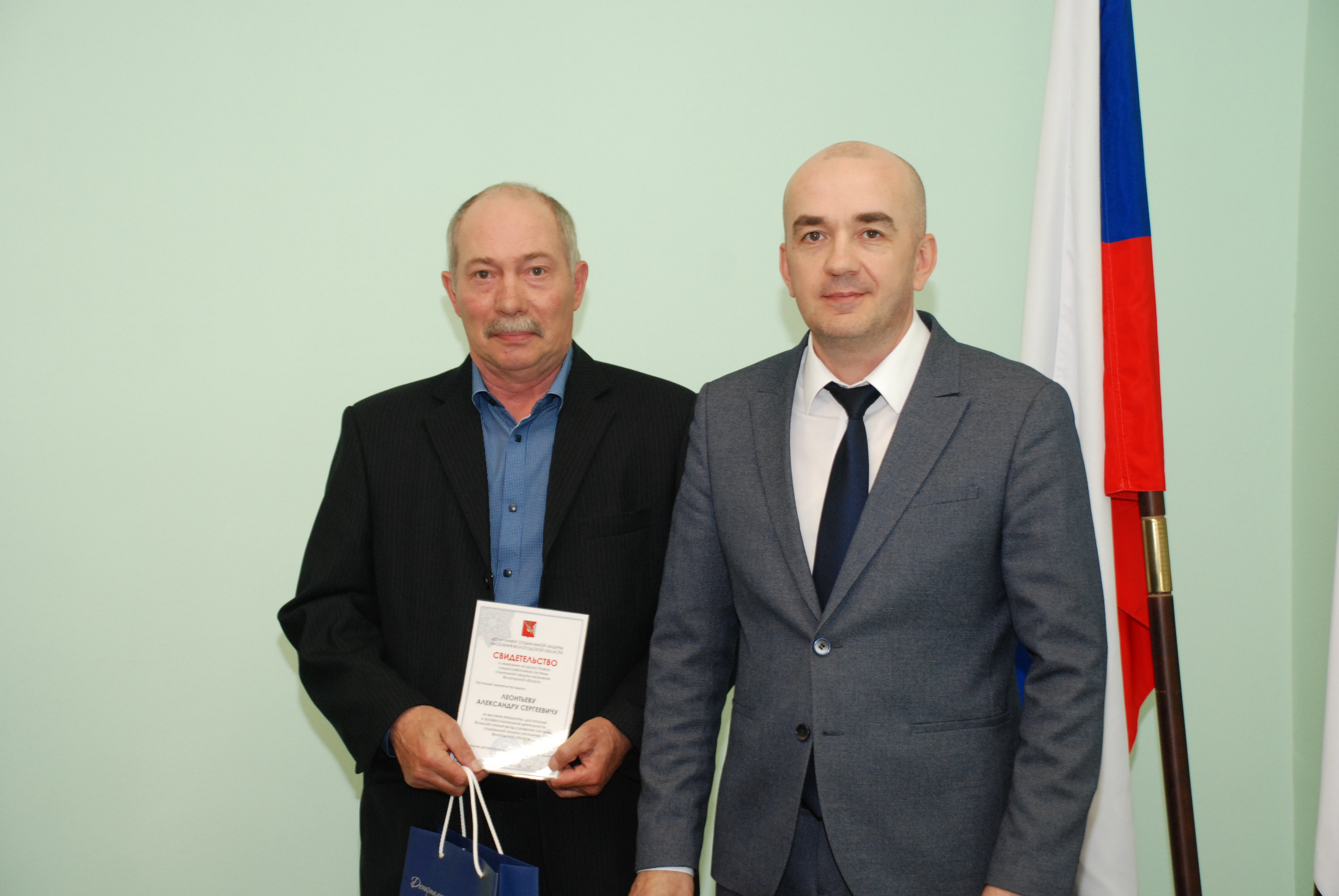 В преддверии дня социального работника в Департаменте соцзащиты состоялось торжественное открытие «Доски Почета».