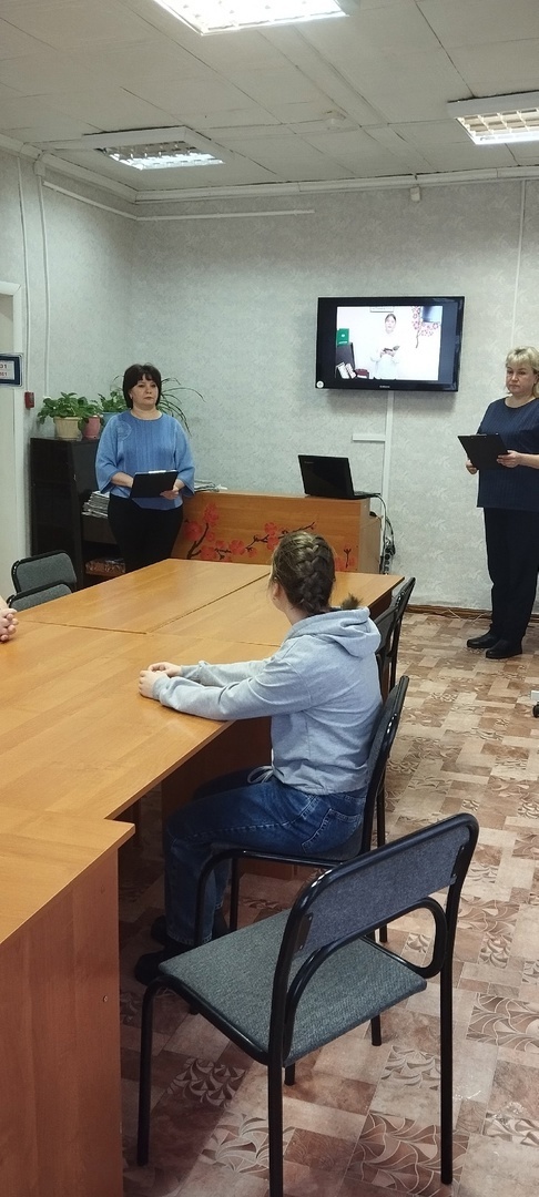 Молодые люди с инвалидностью, посетили Верховажскую центральную библиотеку.